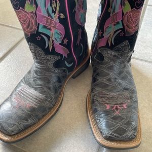 Ariat women’s cowboy boots. Size 6.5